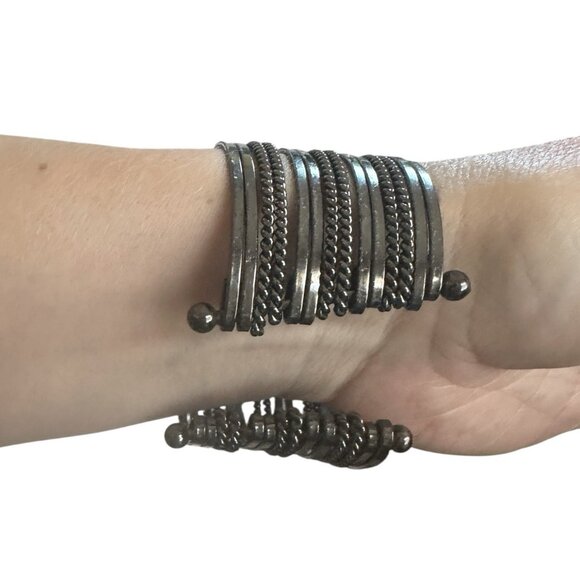 One Size Multi-Layer Wired Dark Metal Cuff Bracelet Very Good Condition - Picture 5 of 5